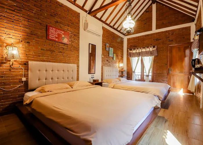 Omah Teras Bata Guesthouse