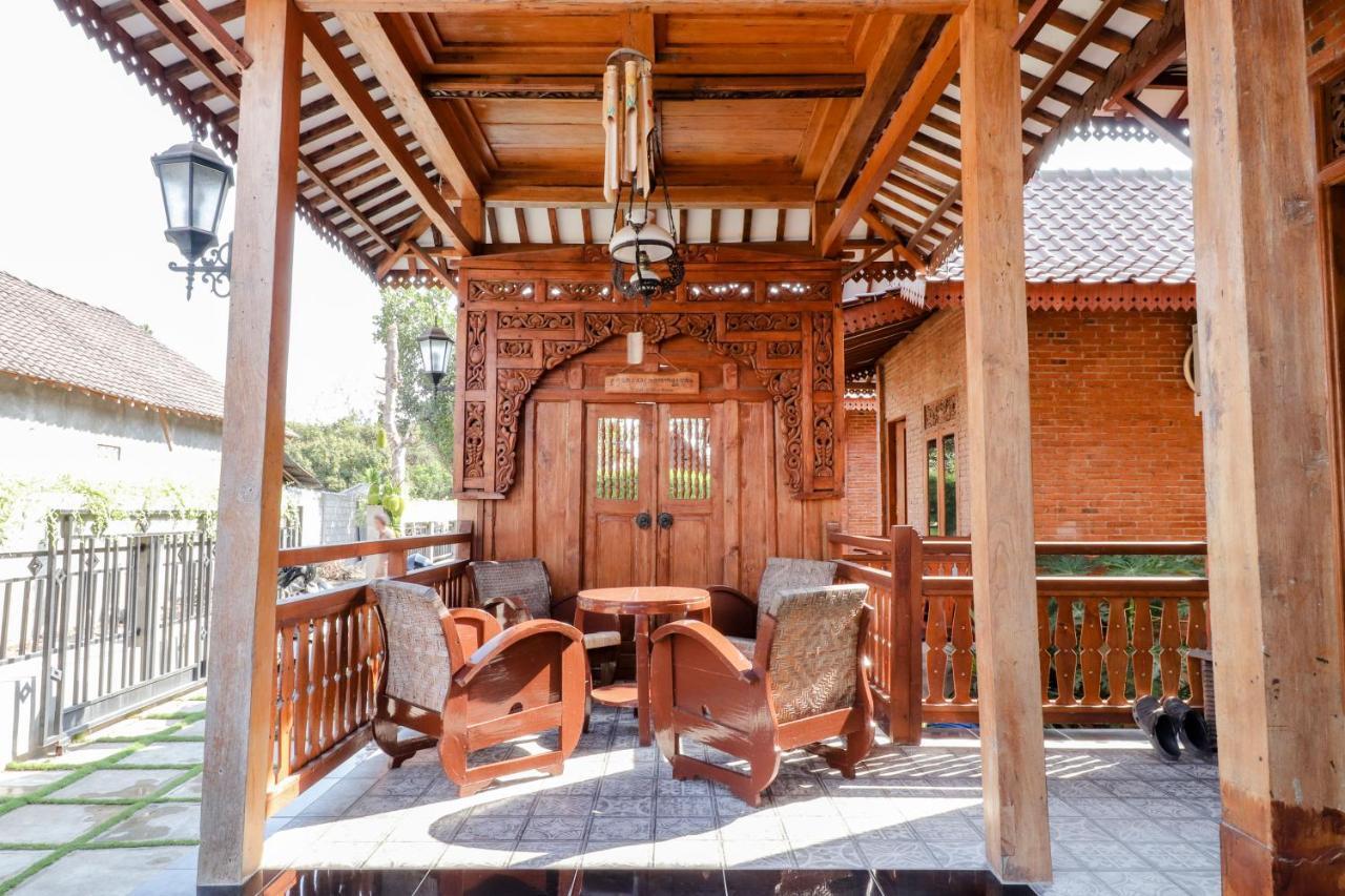 Omah Teras Bata Holiday home