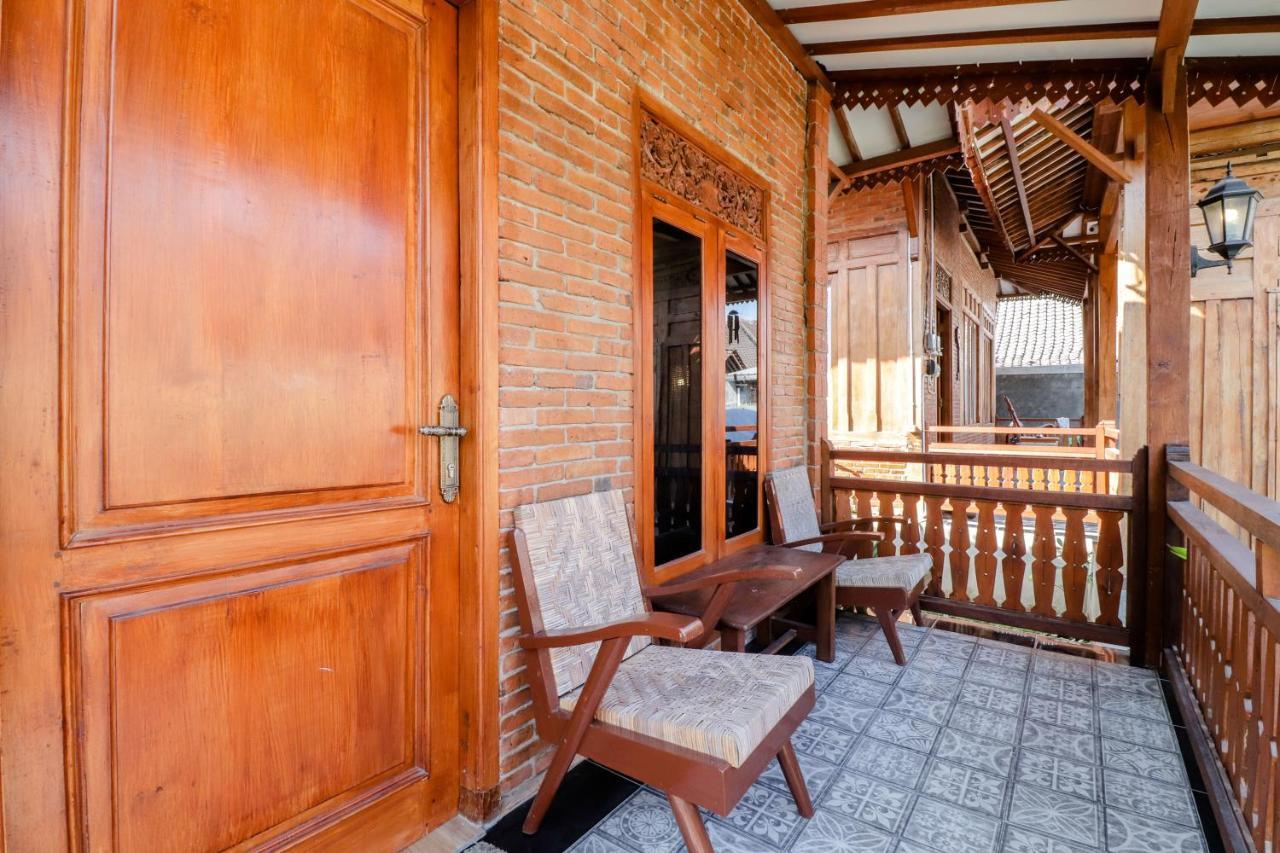 Omah Teras Bata Holiday home